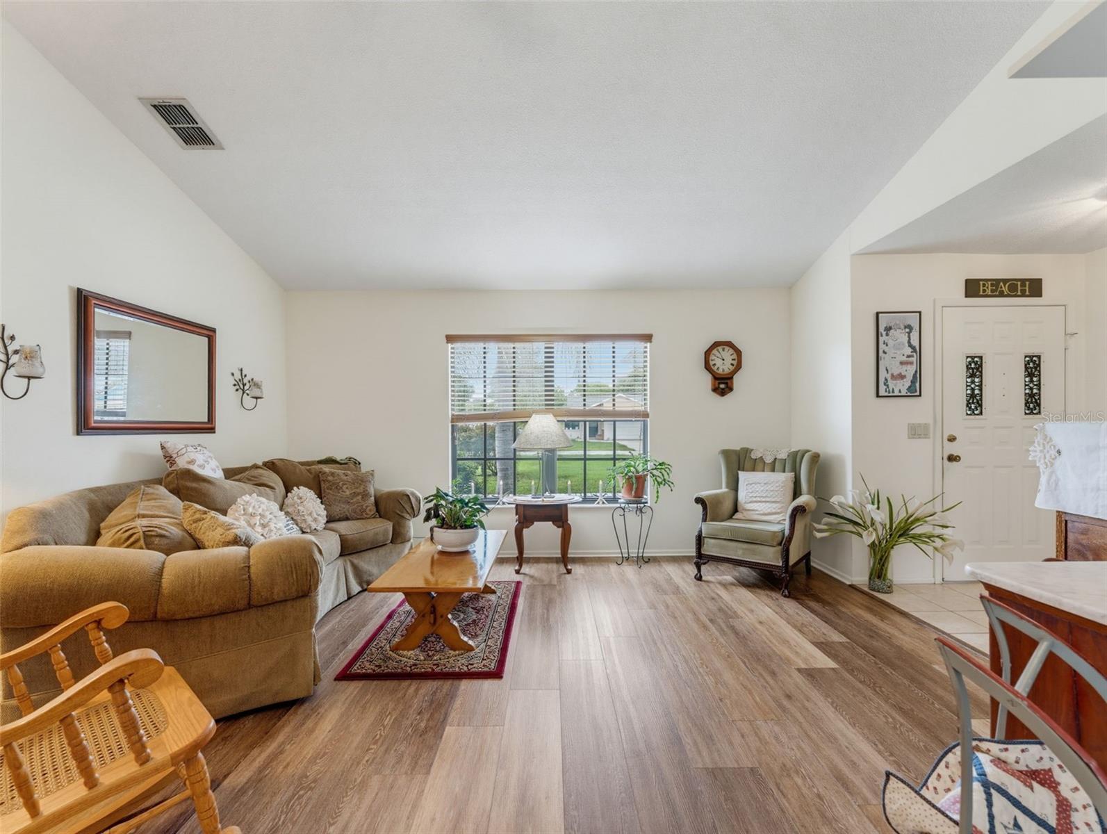 8389 Camphor Dr Property Photo 7