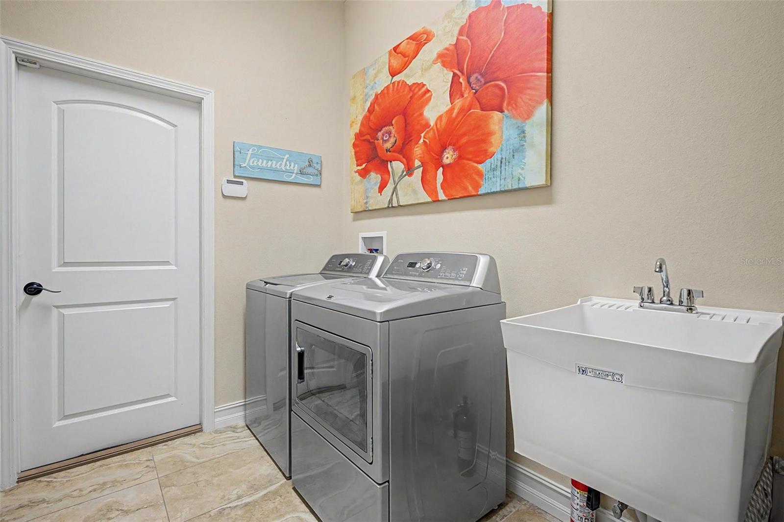 1045 Maza Pl Property Photo 32