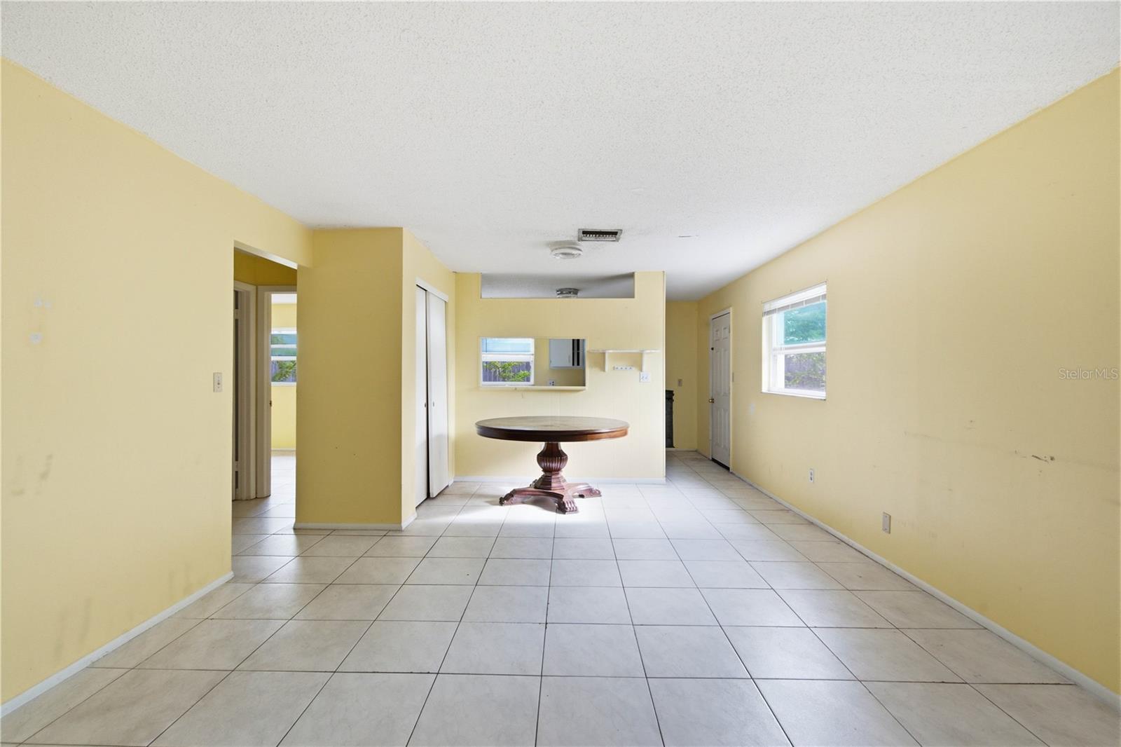 1615 Palm Way Property Photo 3