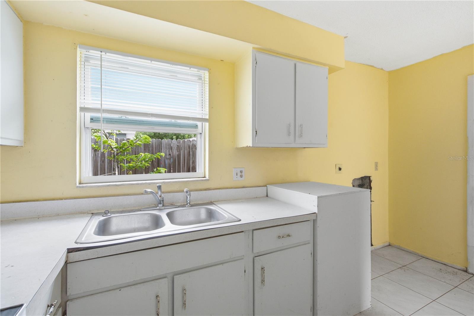 1615 Palm Way Property Photo 6
