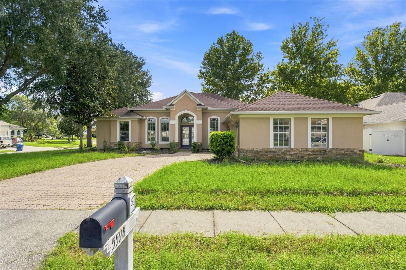 5598 THORNGROVE WAY Property Photo 1