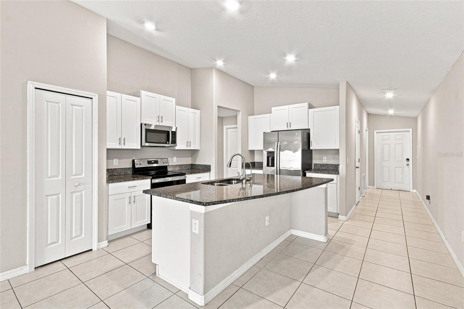 165 Argyll Dr Property Photo 4