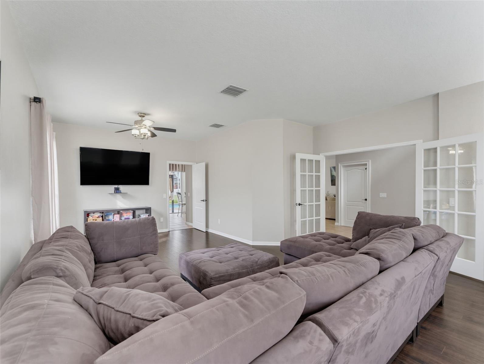 1900 Cardamon Dr Property Photo 9