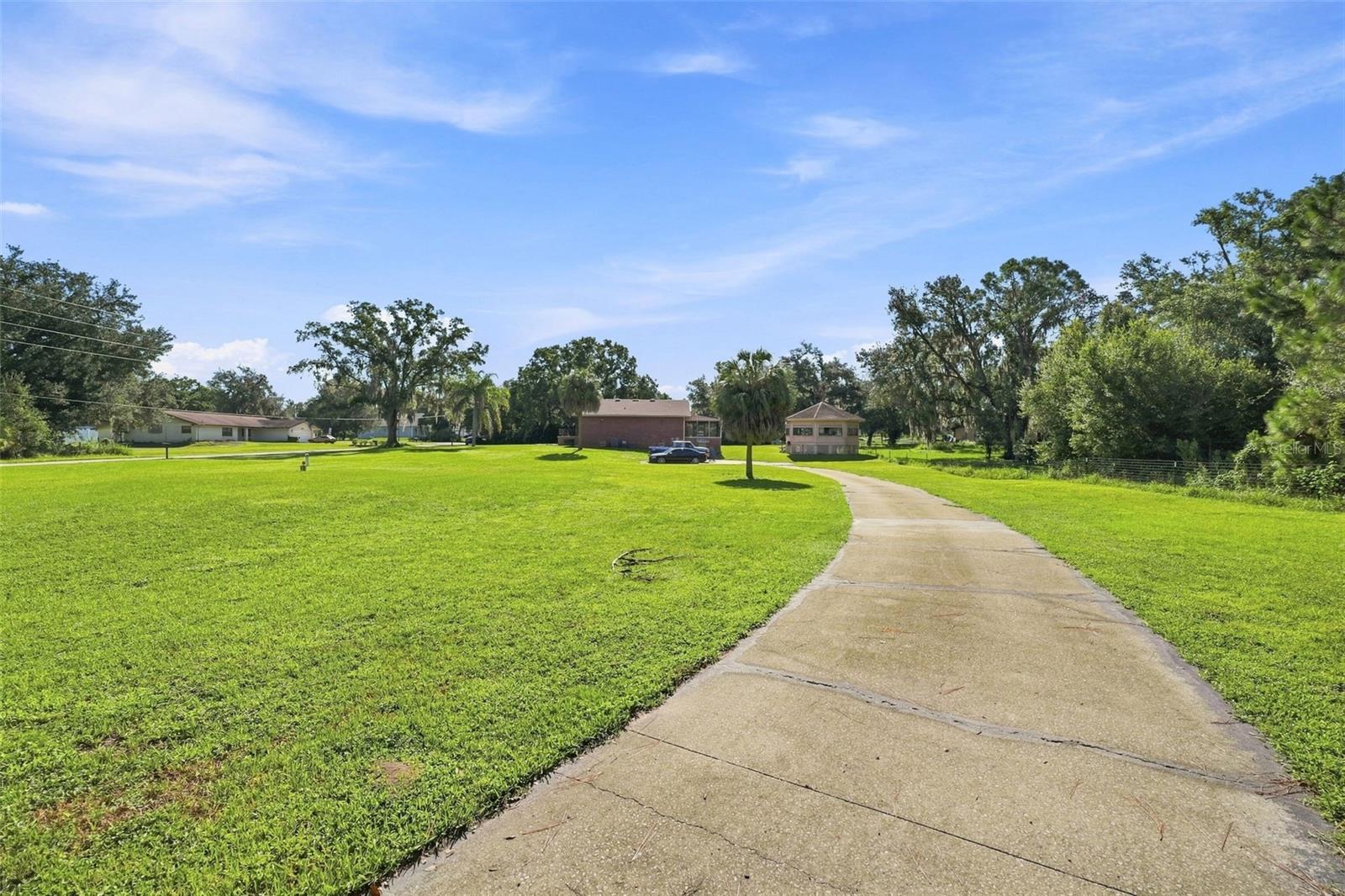 28850 Lindenhurst Dr Property Photo 45