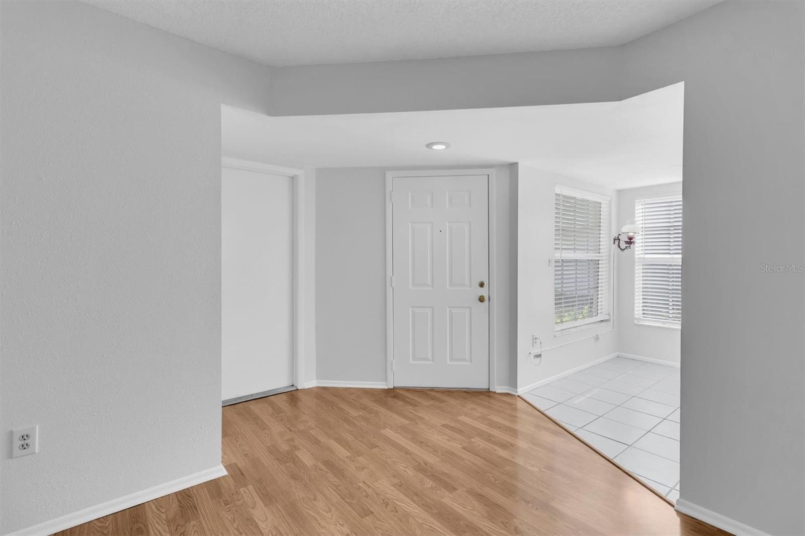 9528 Bunker Hill Ct Property Photo 3