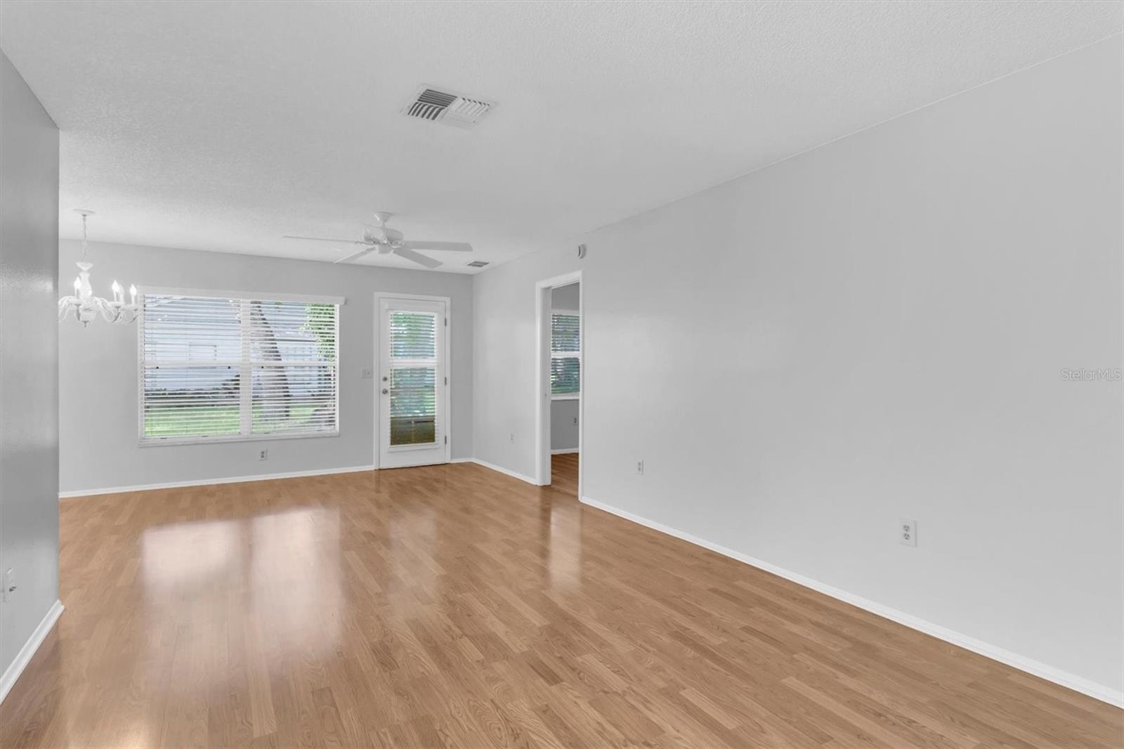 9528 Bunker Hill Ct Property Photo 4