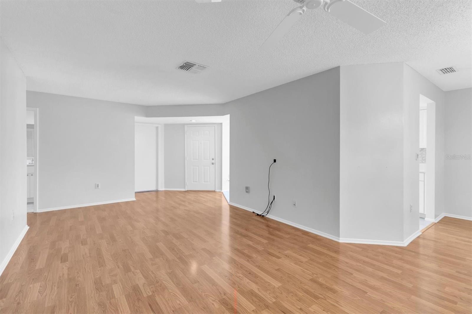 9528 Bunker Hill Ct Property Photo 6