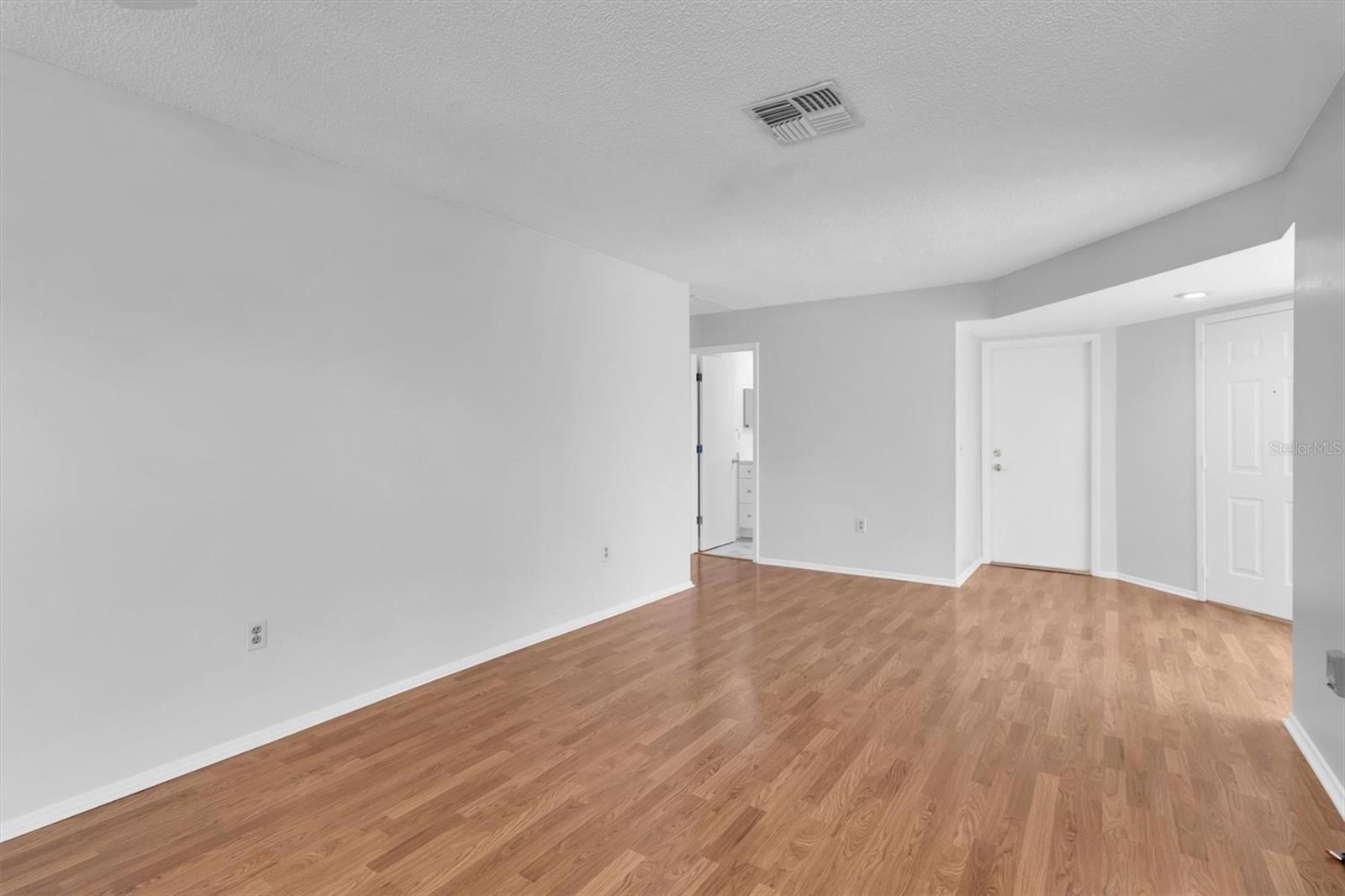 9528 Bunker Hill Ct Property Photo 7