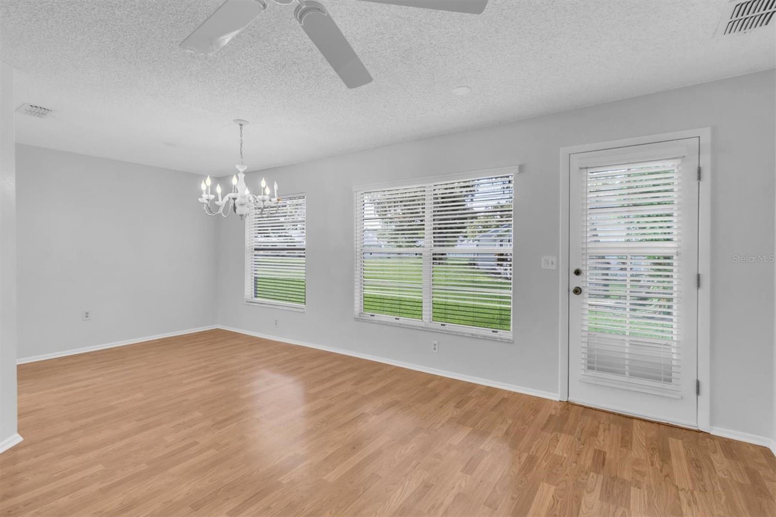 9528 Bunker Hill Ct Property Photo 8