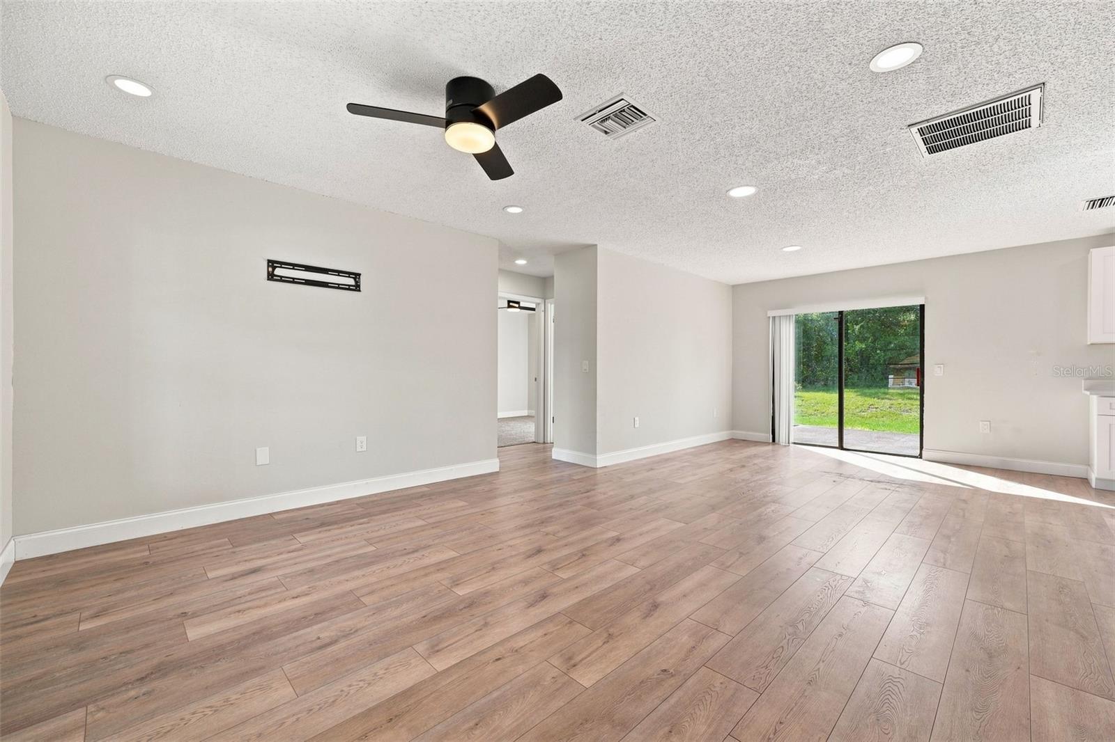 13246 Asbury St Property Photo 6