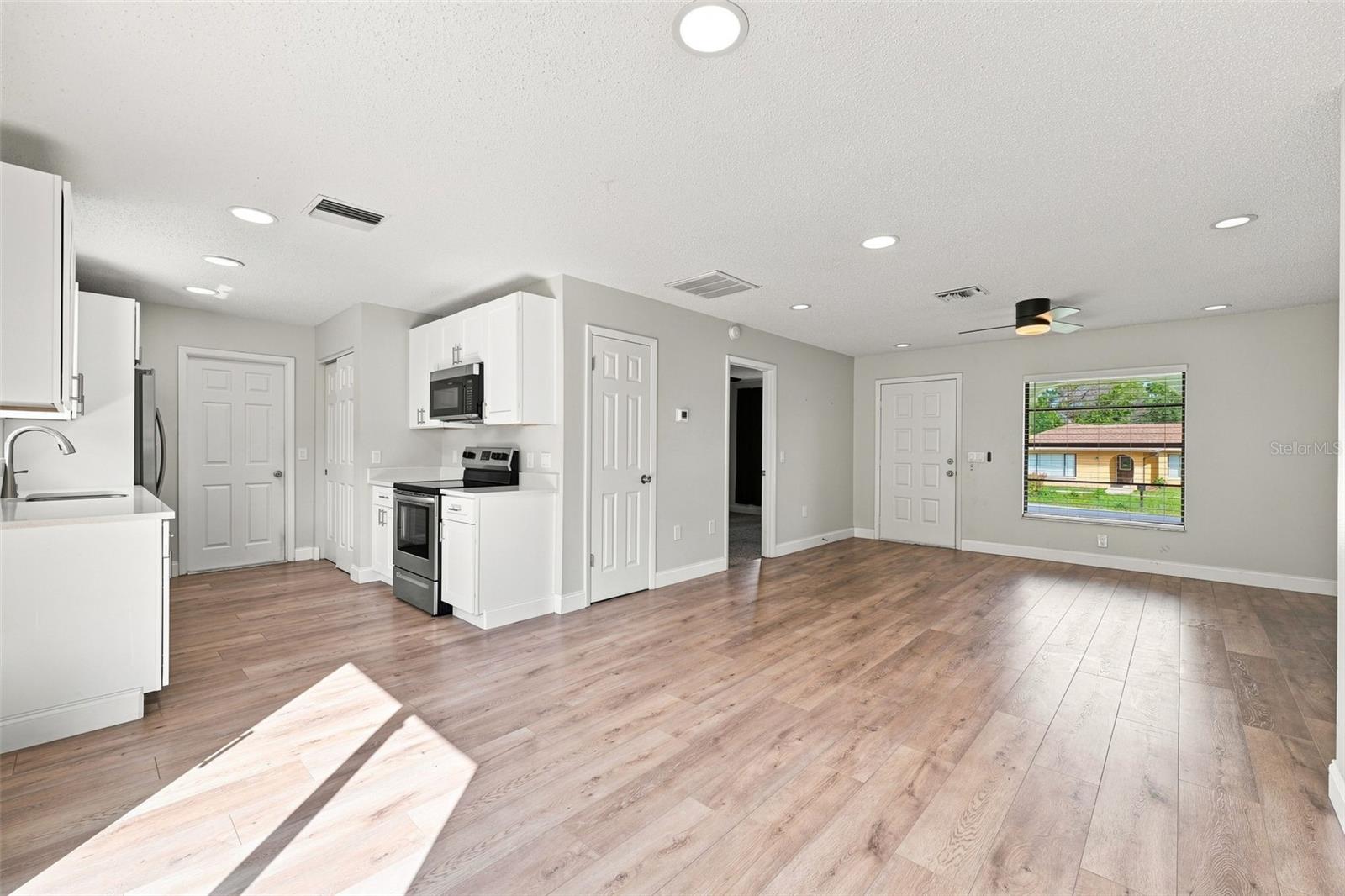 13246 Asbury St Property Photo 10