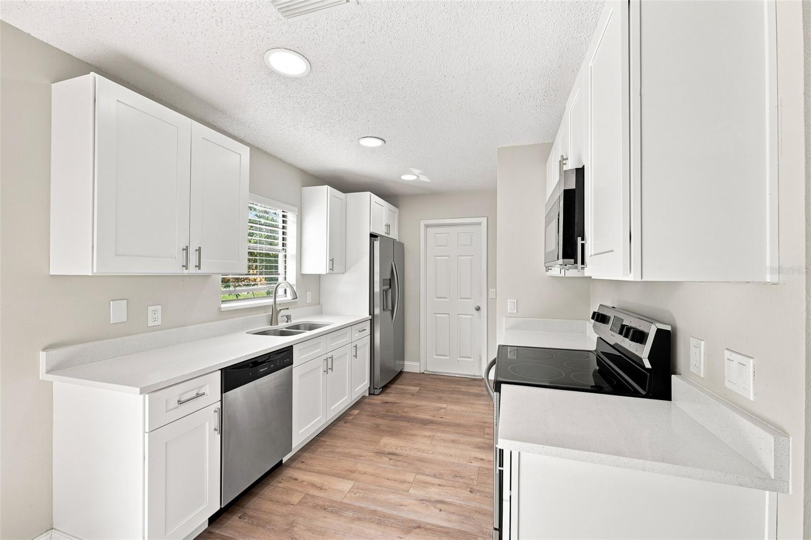 13246 Asbury St Property Photo 11