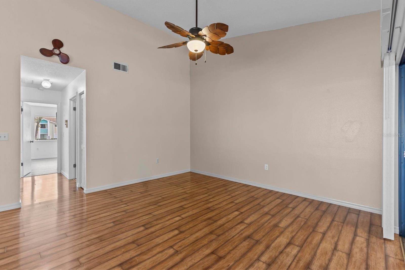 8015 Picketts Ct Property Photo 28