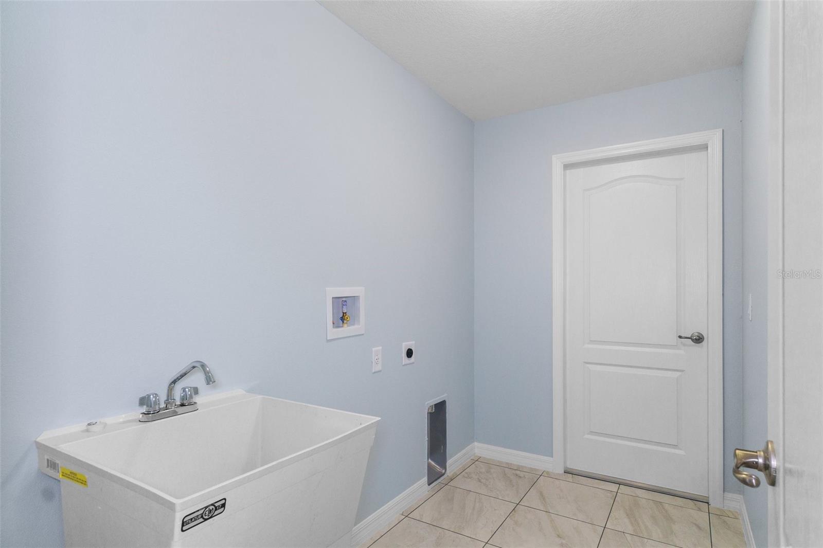 13058 Kittiwake Rd Property Photo 38