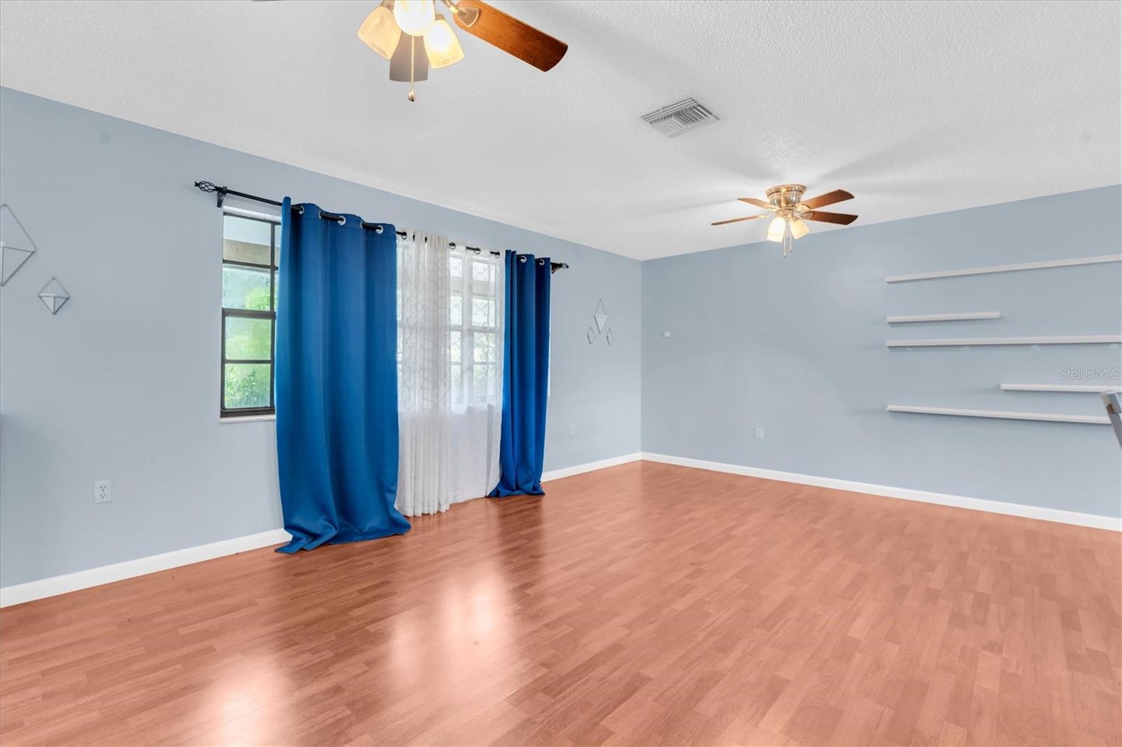 914 Harbor Cir Property Photo 6