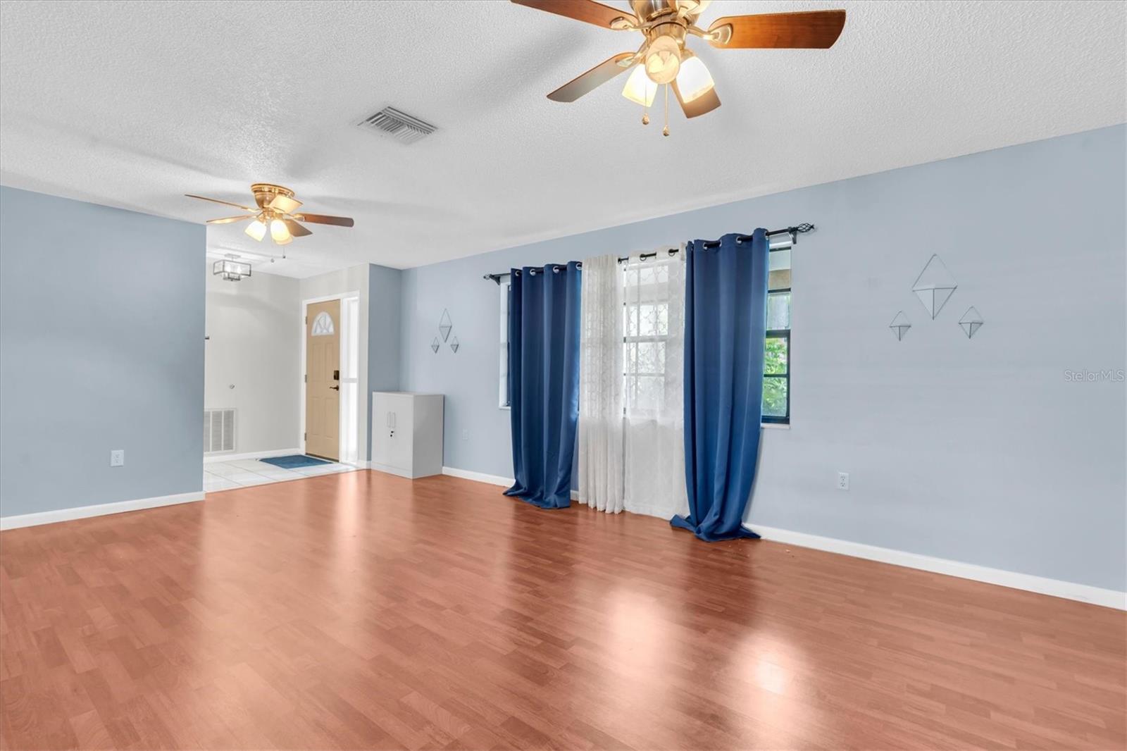 914 Harbor Cir Property Photo 7