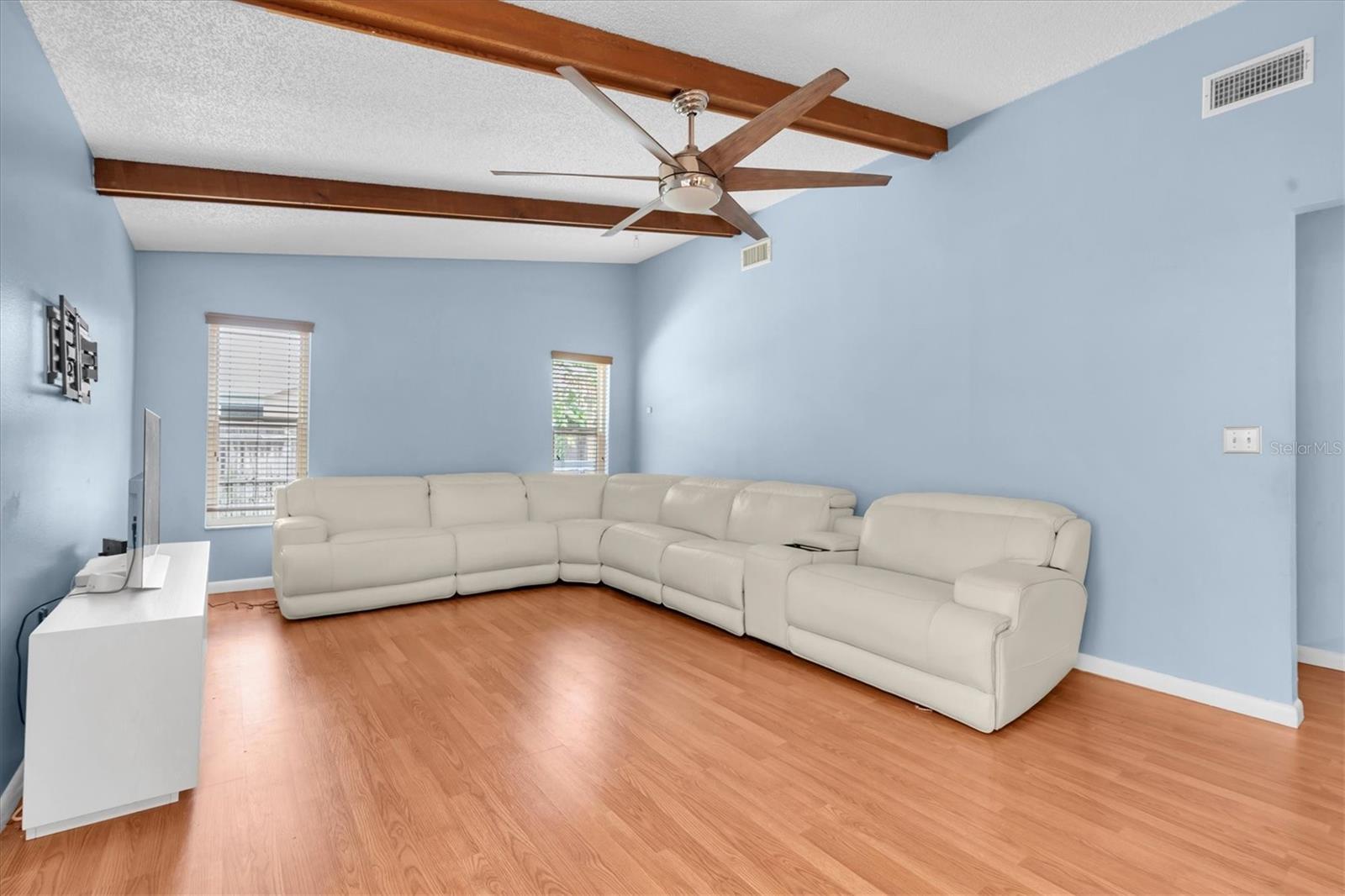 914 Harbor Cir Property Photo 12