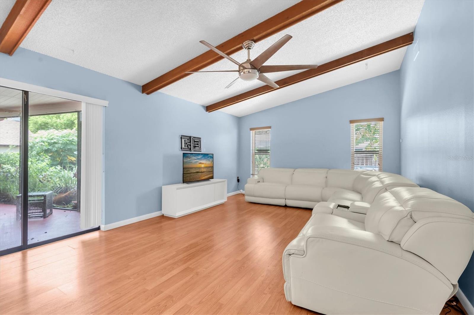 914 Harbor Cir Property Photo 13