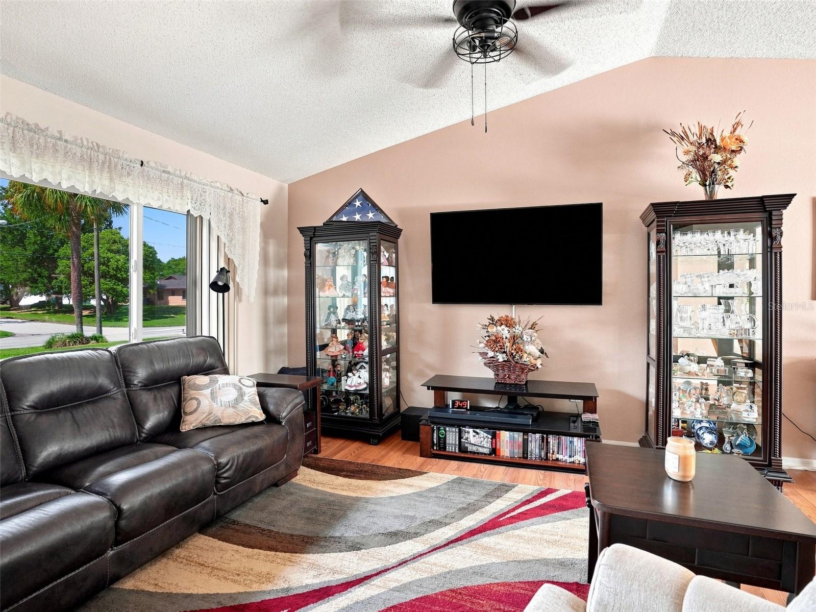 4382 Montano Ave Property Photo 6