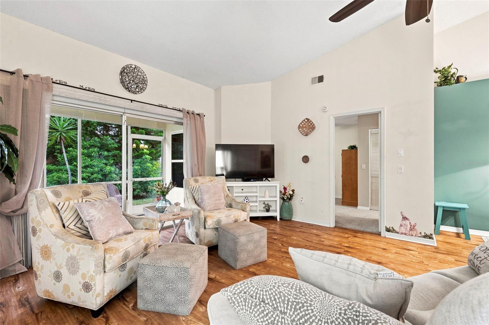 7637 Balharbour Dr Property Photo 9