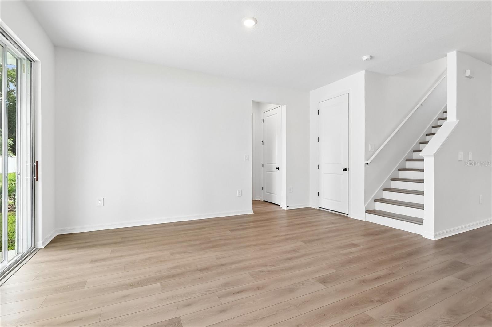 4272 Darby Ct Property Photo 6