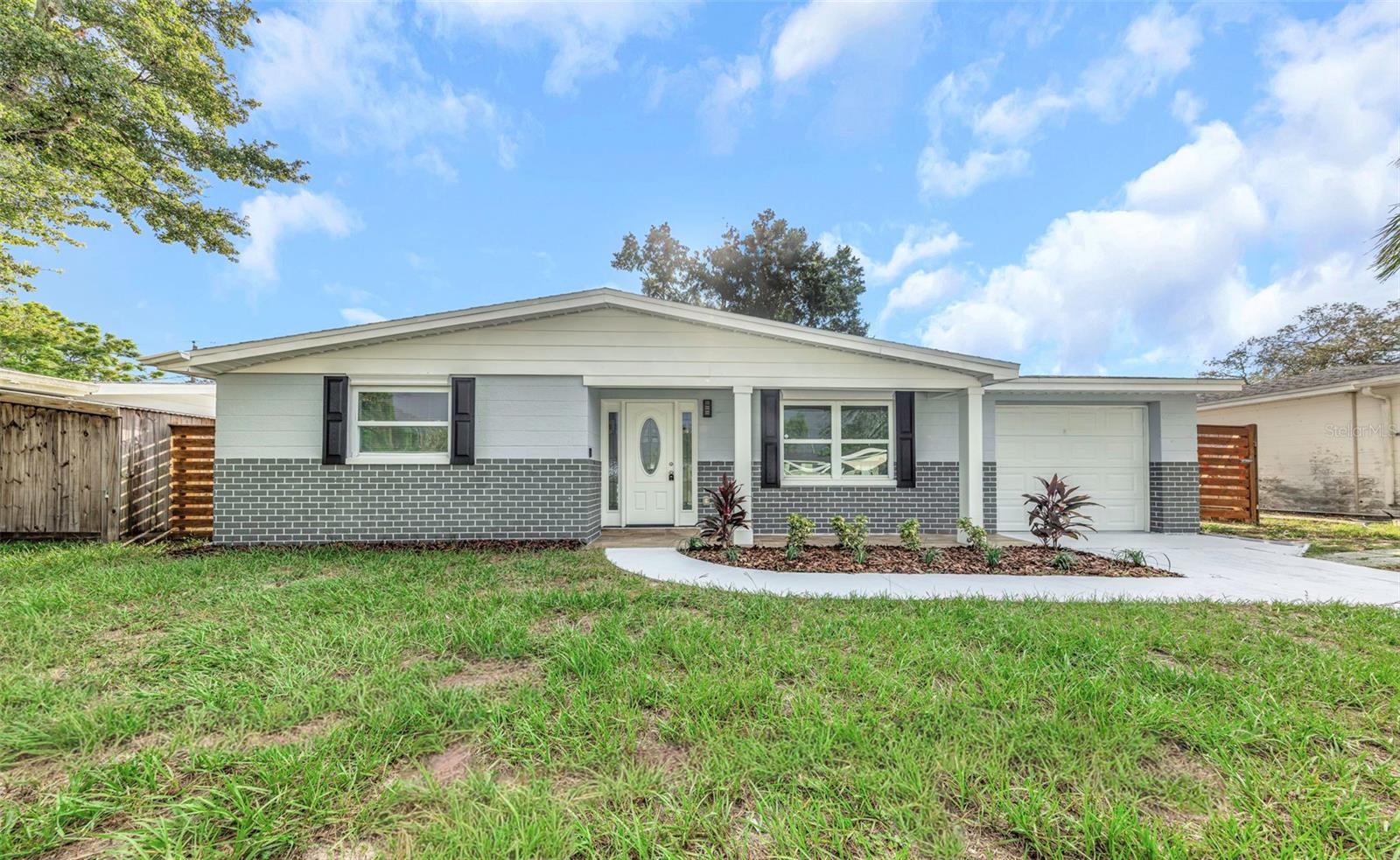 2332 Chancery Dr Property Photo 1