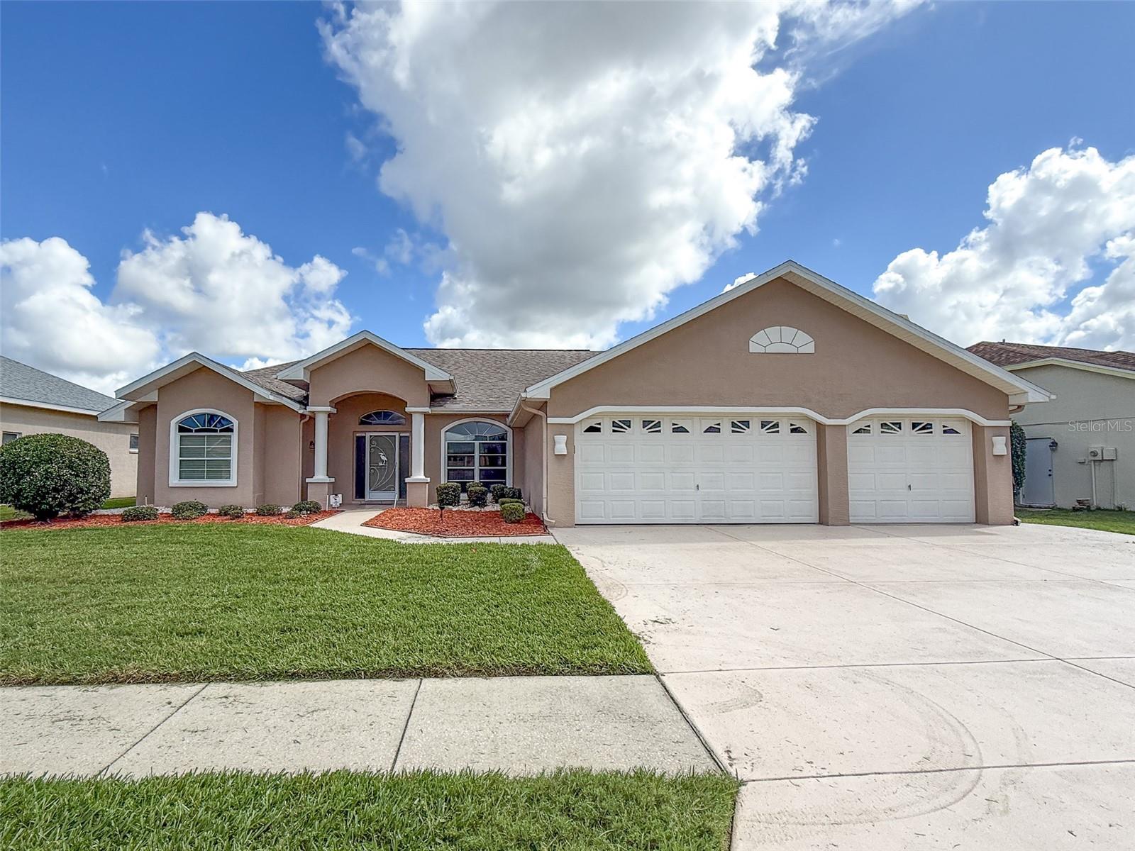 8533 Coral Creek Loop Property Photo 2