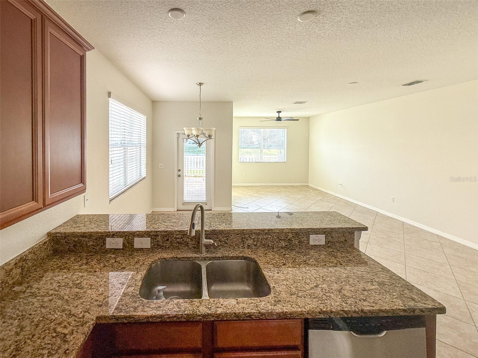 13715 Rosette Rd Property Photo 5