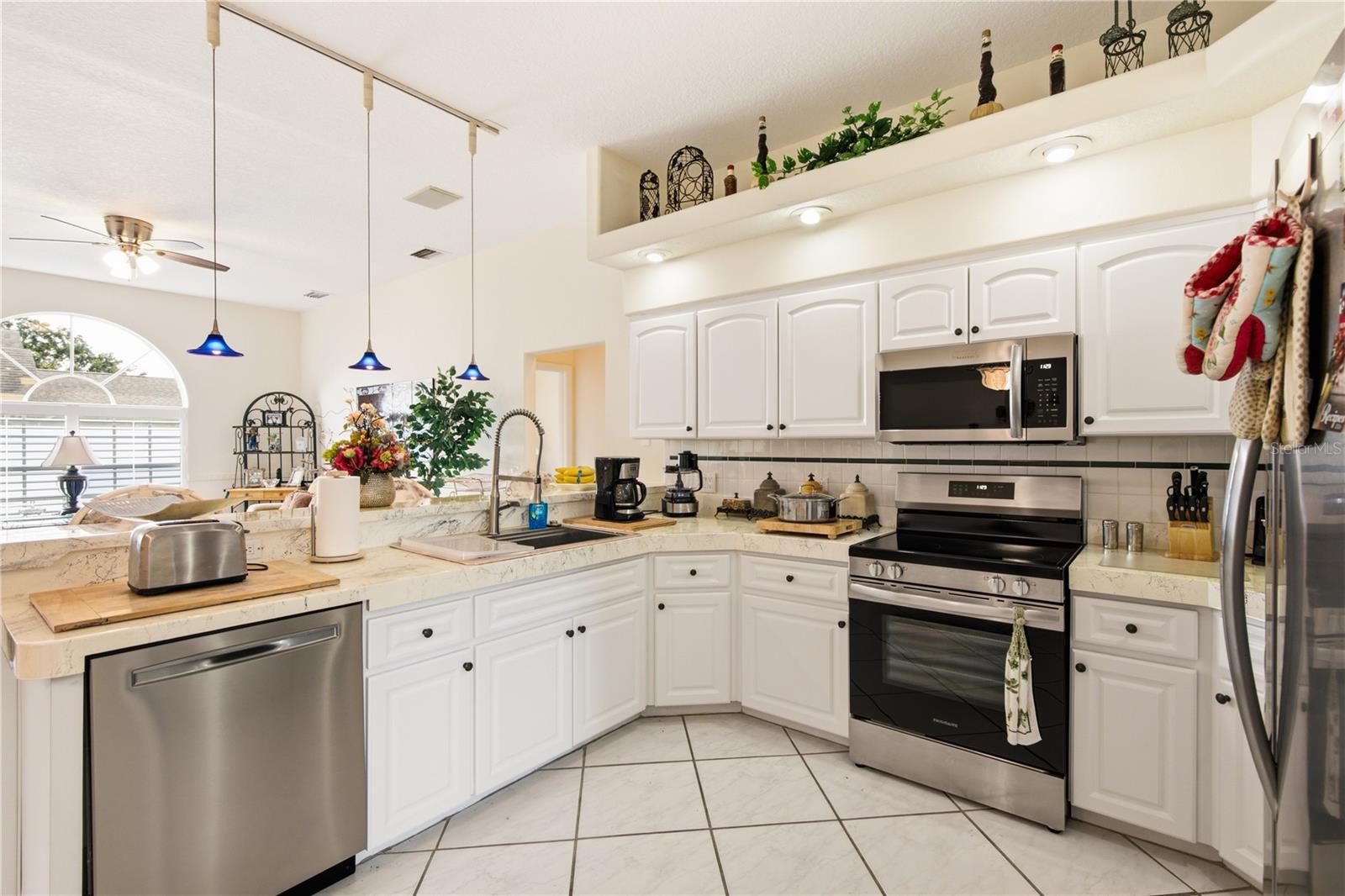 8704 Cypress Lakes Blvd Property Photo 11