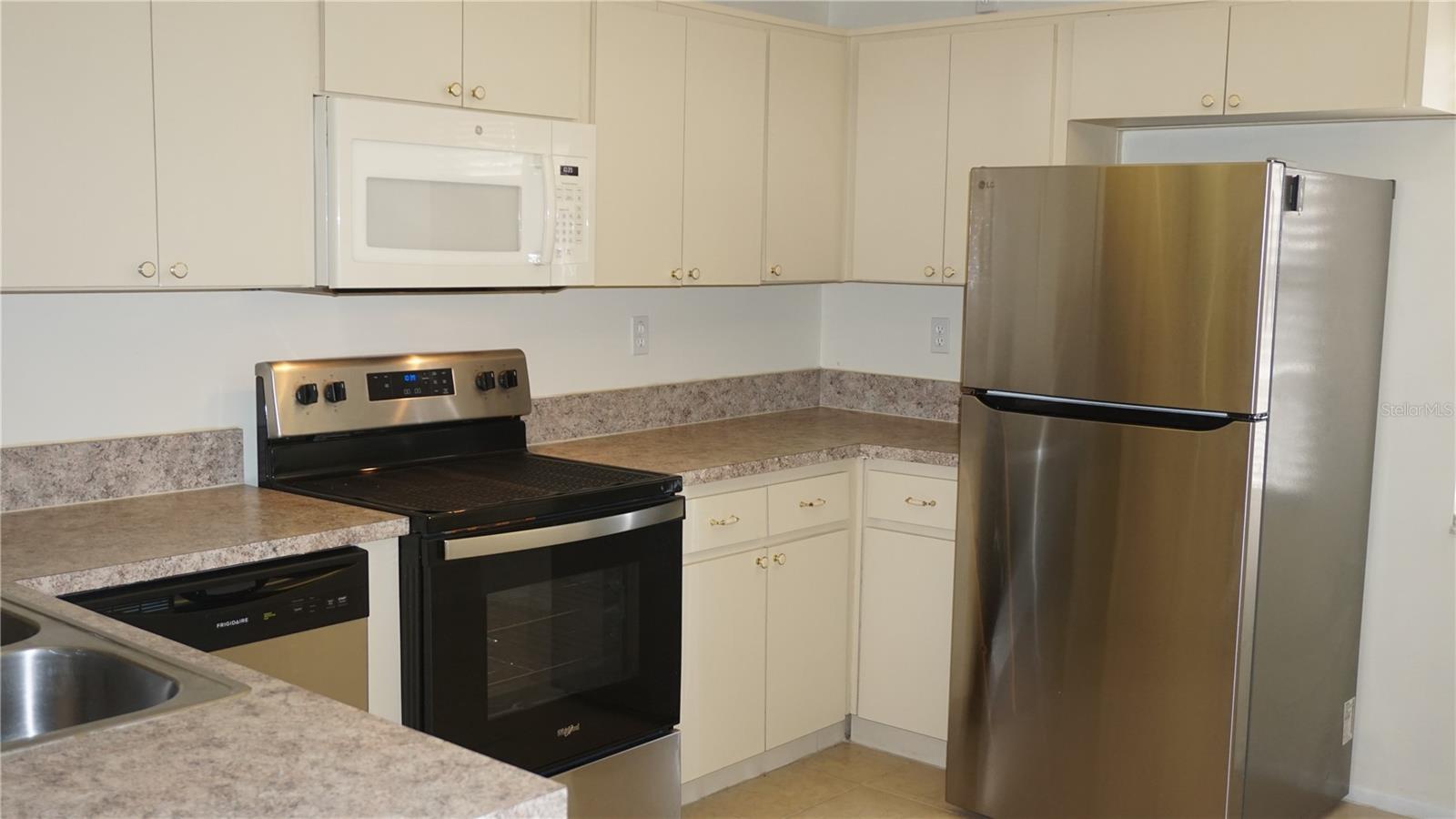 8907 Seeley Ln Property Photo 2
