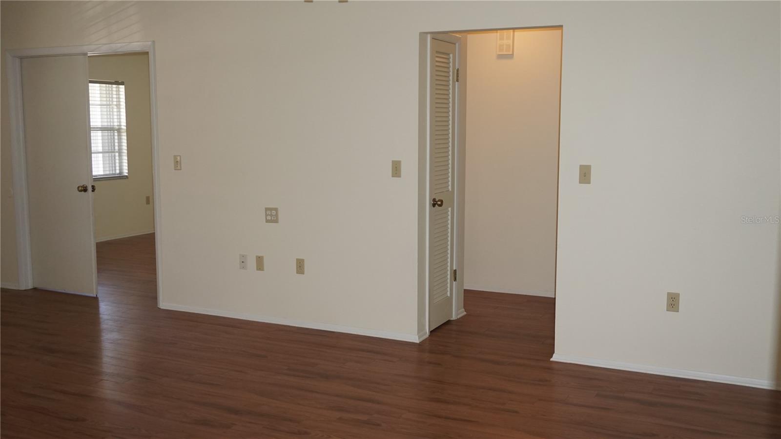 8907 Seeley Ln Property Photo 9