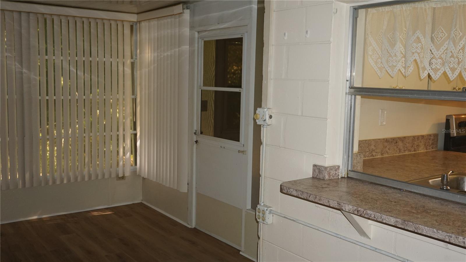 8907 Seeley Ln Property Photo 17