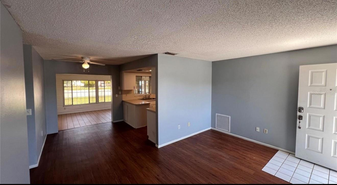 9103 Whitman Ln Property Photo 7