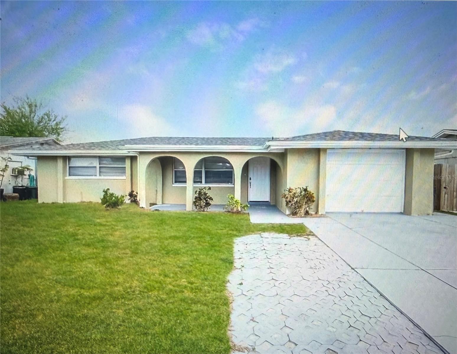 7405 Oakshire Dr Property Photo 1