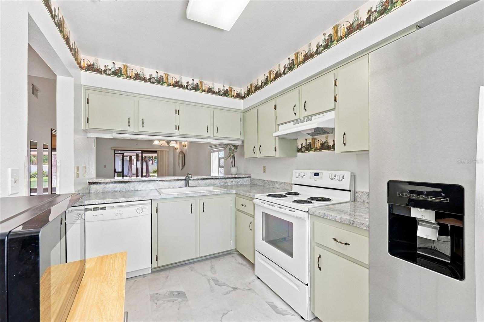 472 Prestwick Pl Property Photo 10