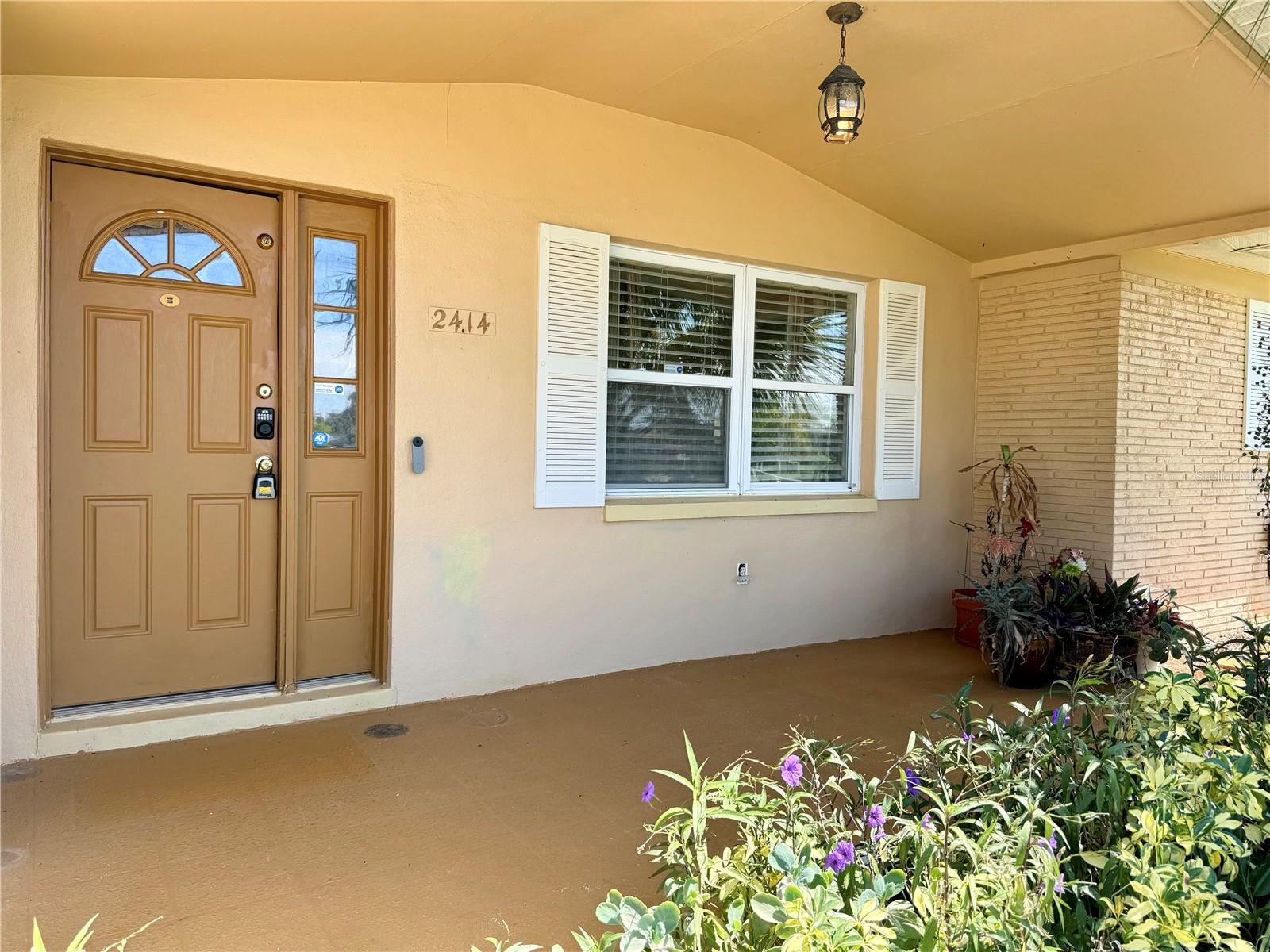 2414 Tahitian Dr Property Photo 4