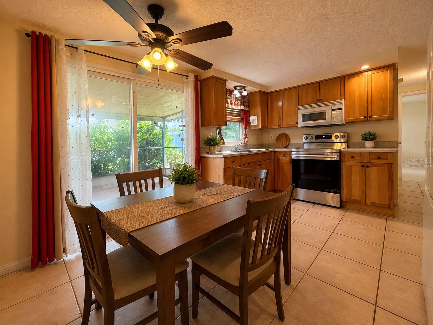 2414 Tahitian Dr Property Photo 6