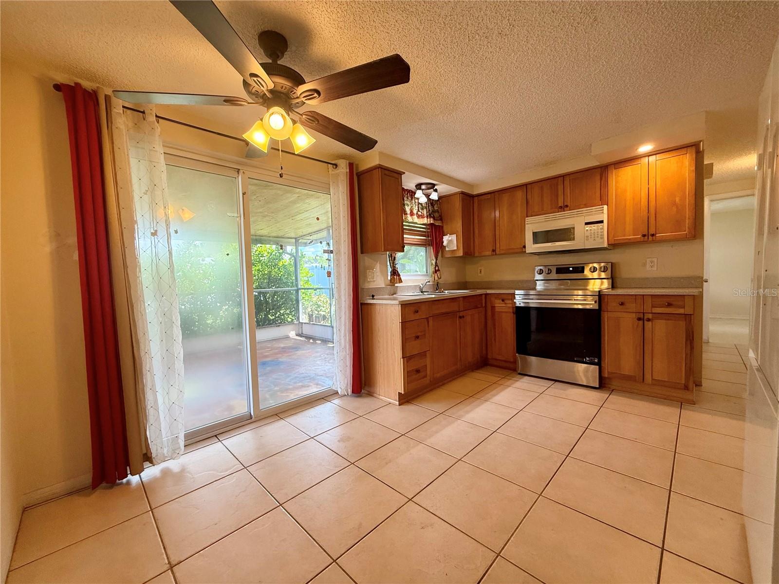 2414 Tahitian Dr Property Photo 7