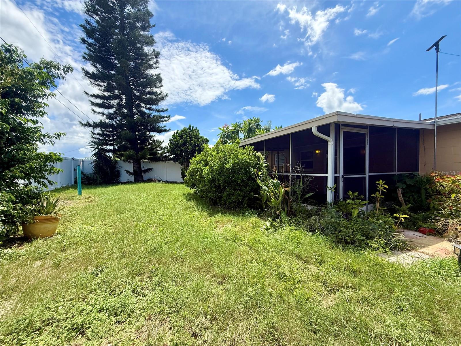 2414 Tahitian Dr Property Photo 14
