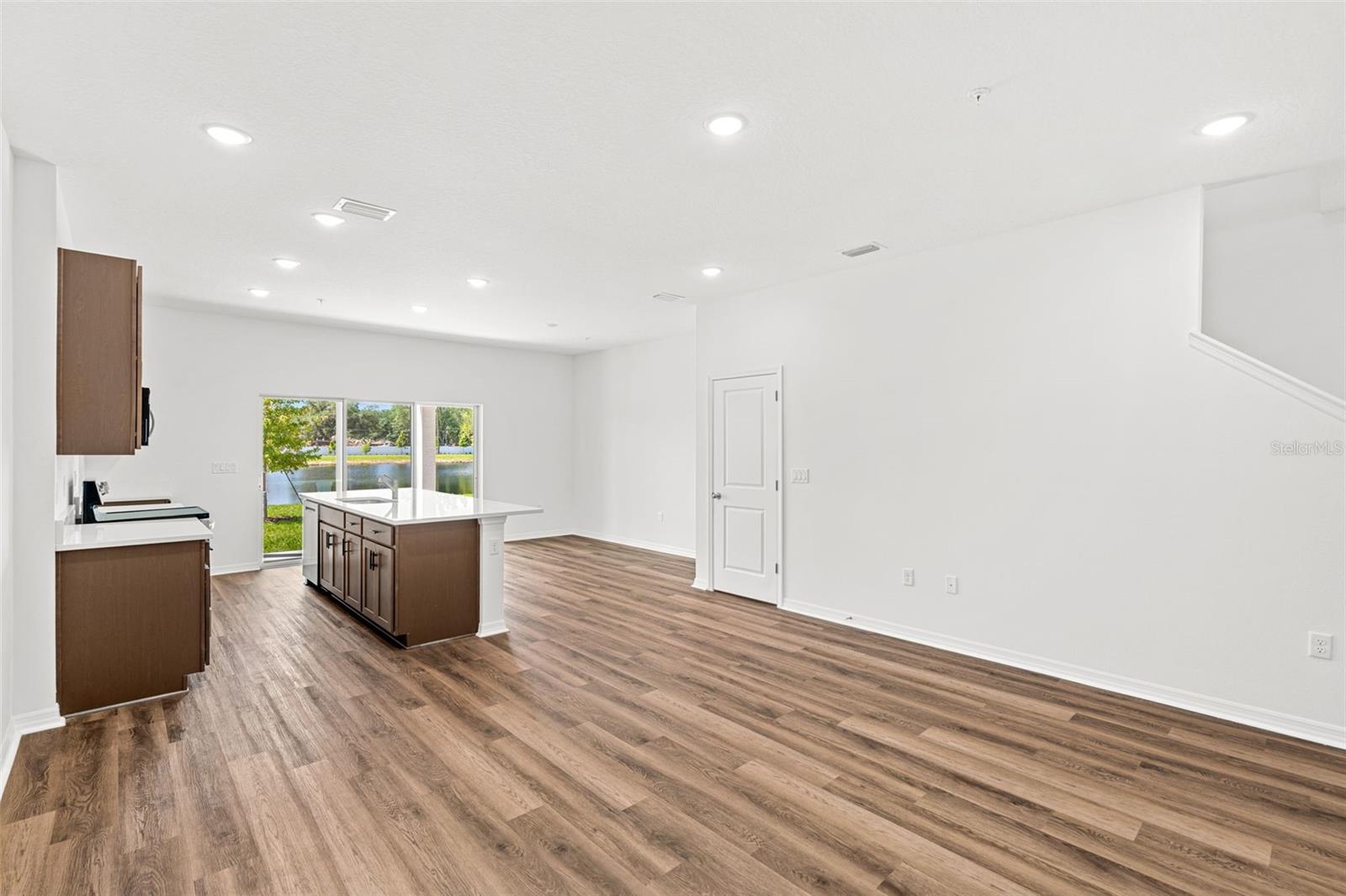 701 Florida Elm Ct Property Photo 7