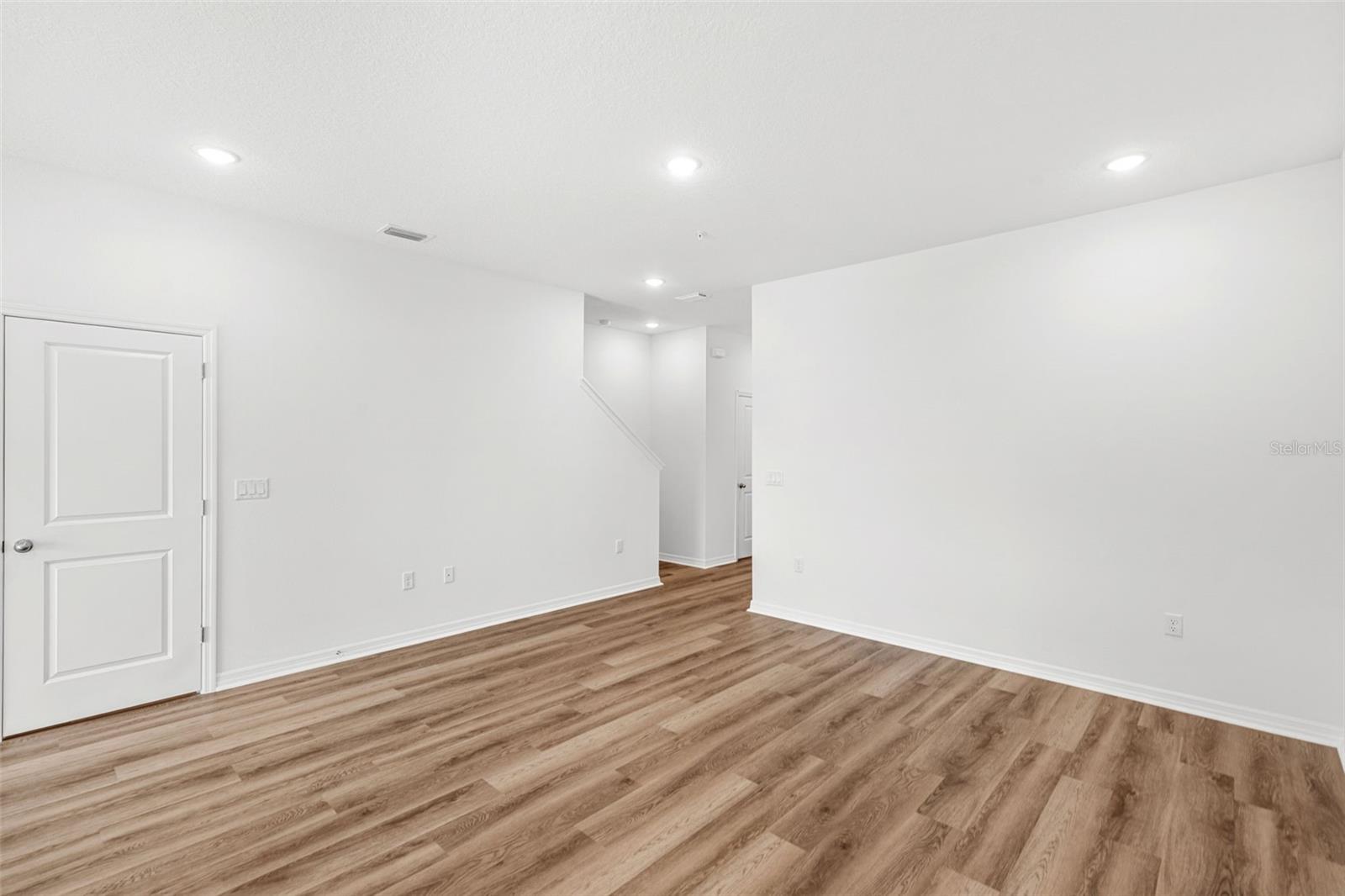 701 Florida Elm Ct Property Photo 8