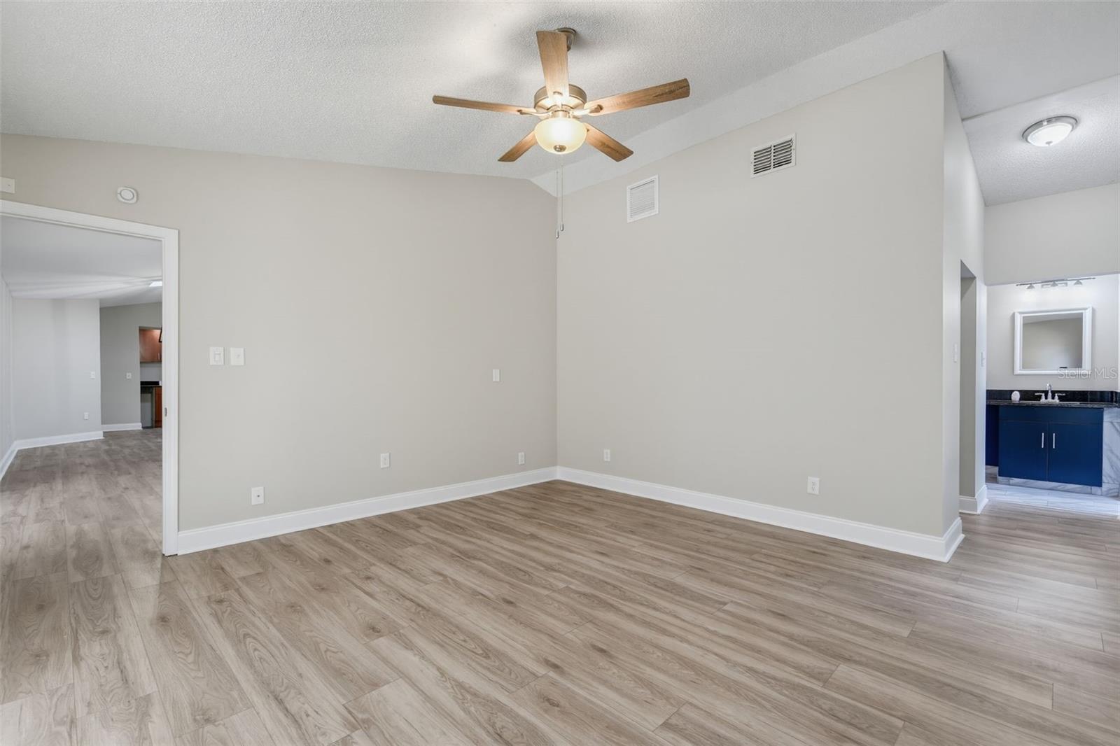 7256 Royal Oak Dr Property Photo 23