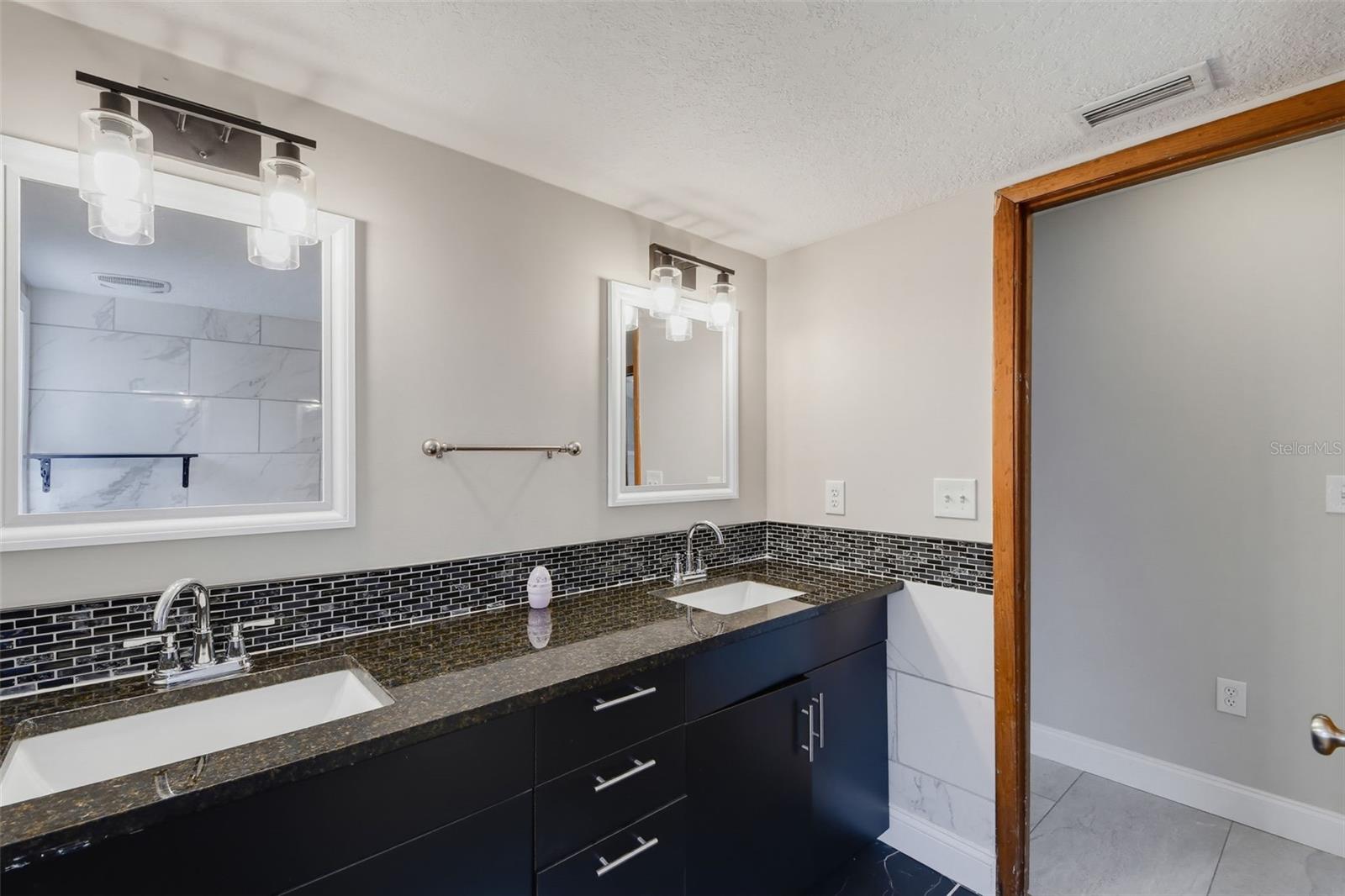7256 Royal Oak Dr Property Photo 26