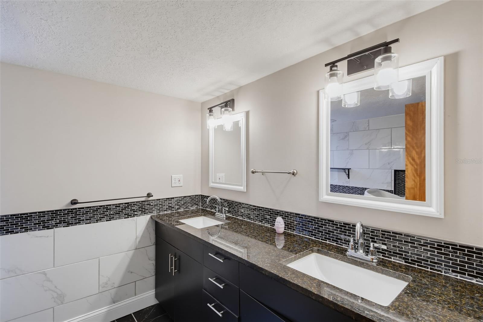 7256 Royal Oak Dr Property Photo 35