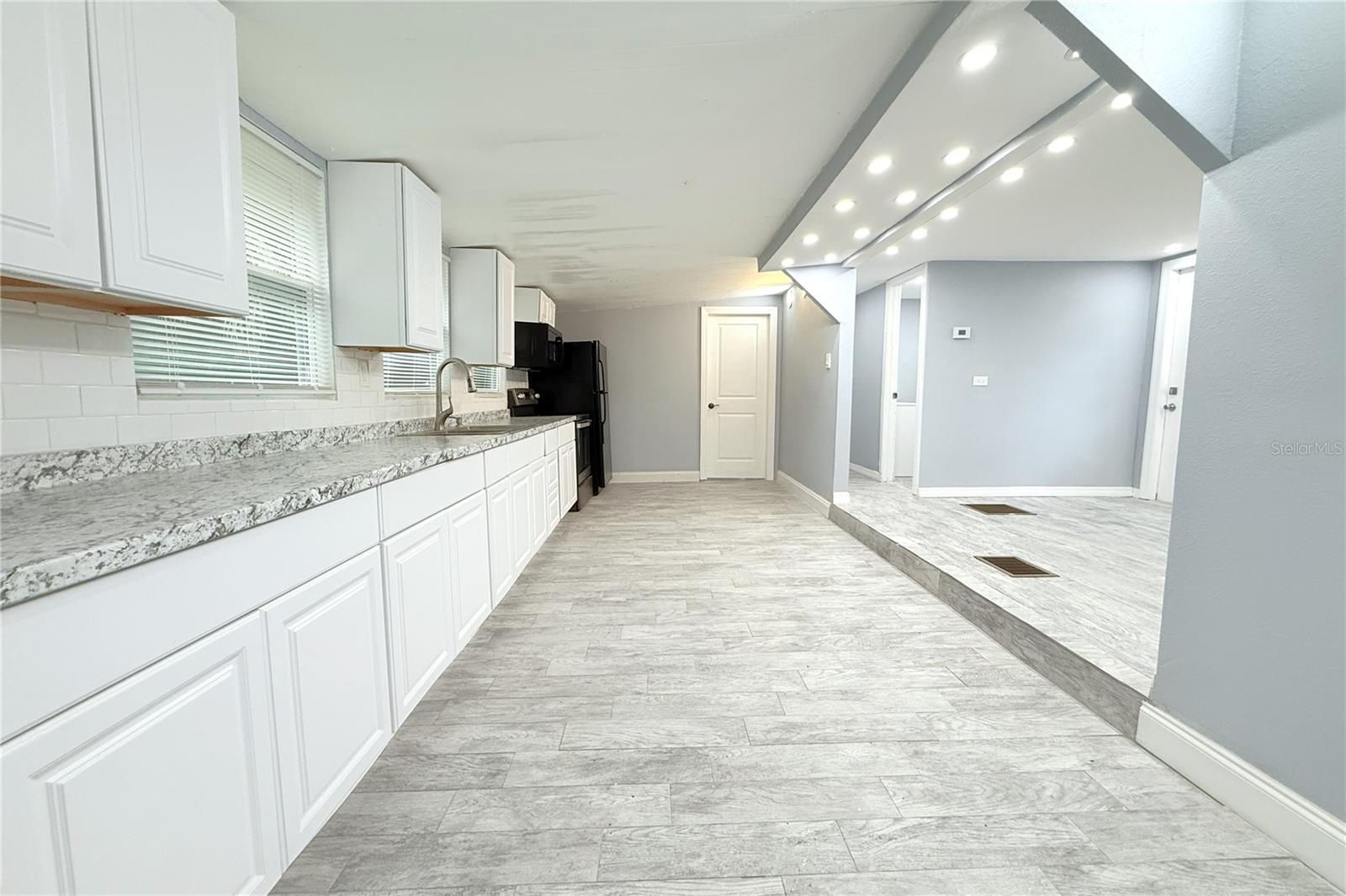 6934 Azlee Ave Property Photo 11