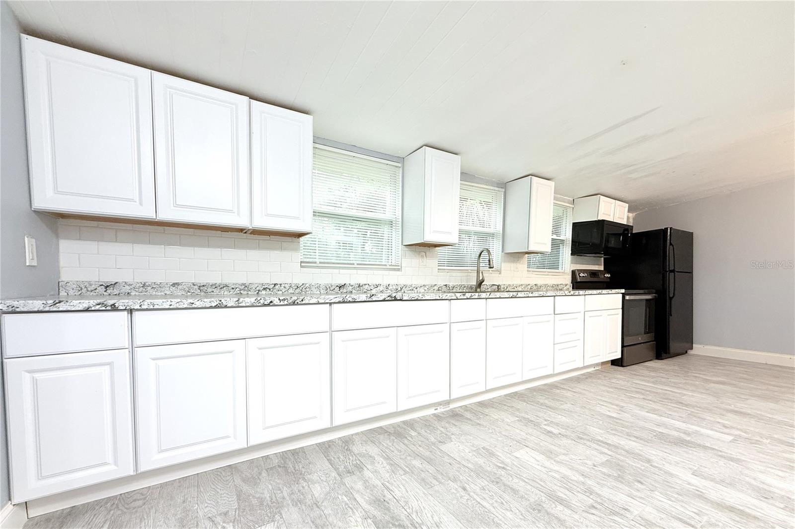6934 Azlee Ave Property Photo 12