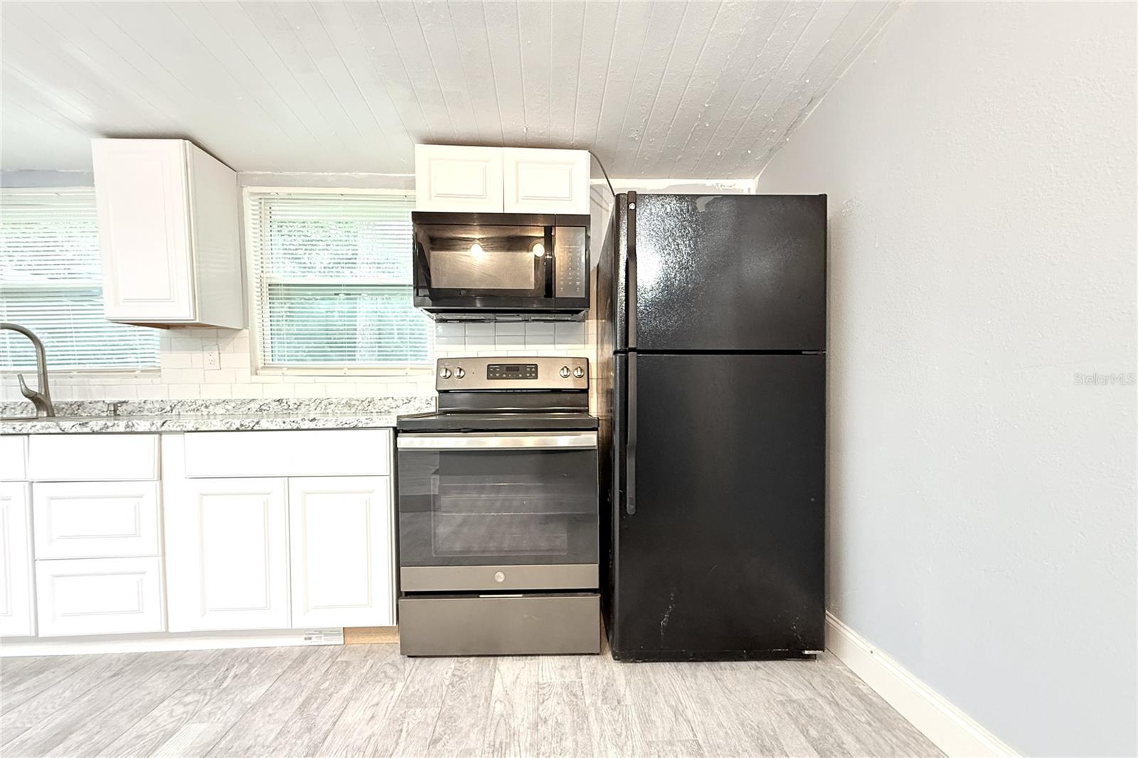 6934 Azlee Ave Property Photo 15