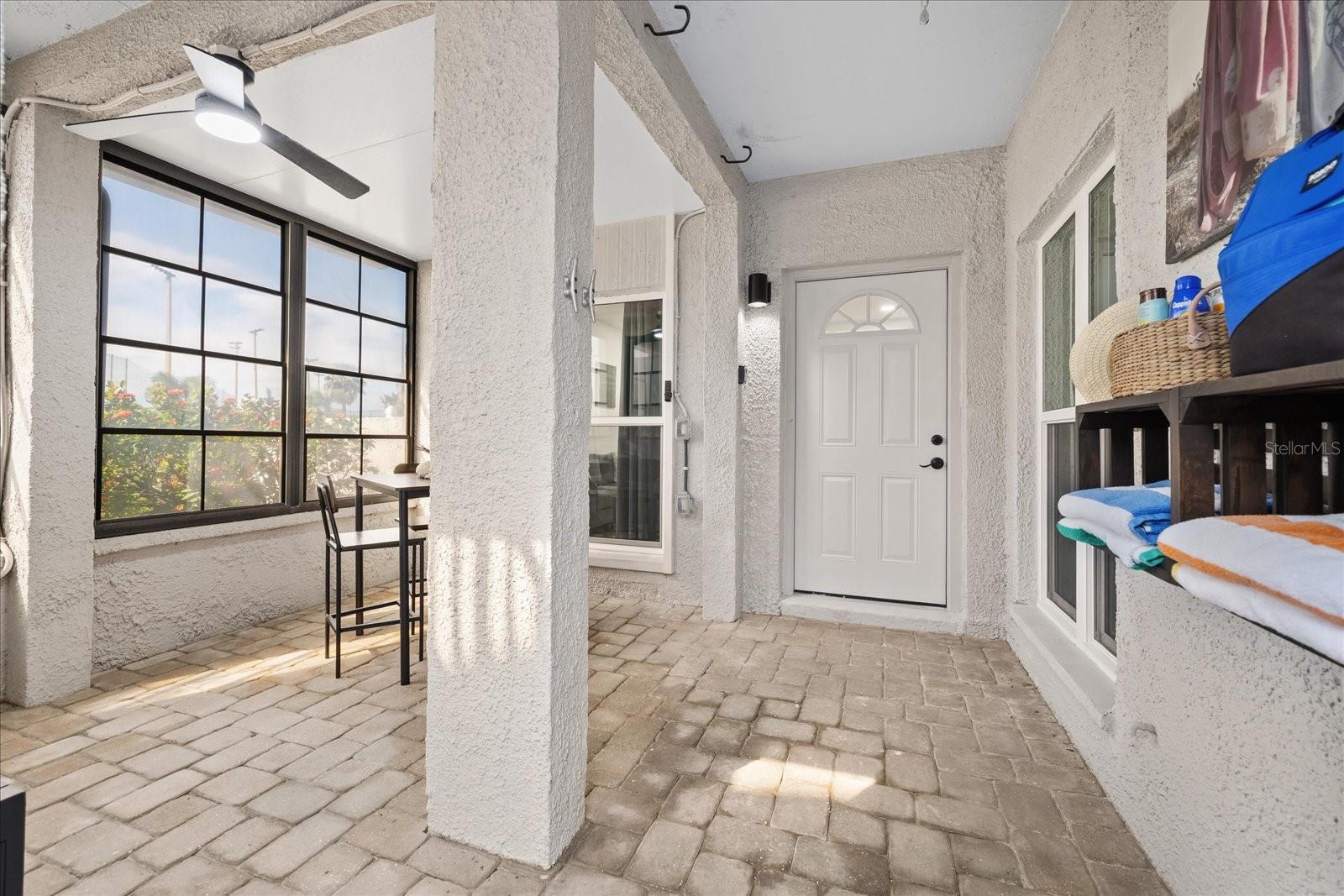 253 Rex Pl #b Property Photo 2