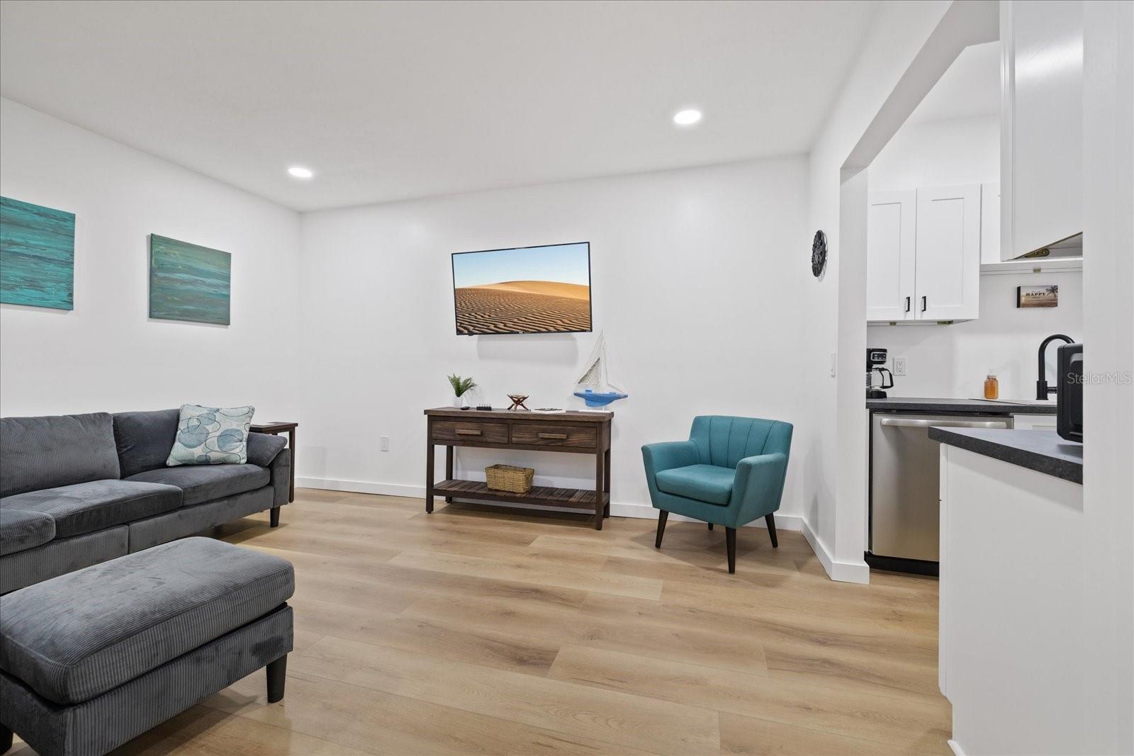 253 Rex Pl #b Property Photo 5