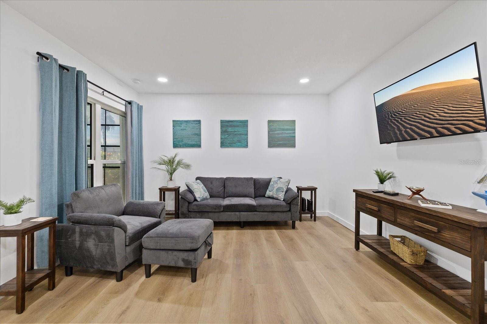 253 Rex Pl #b Property Photo 6
